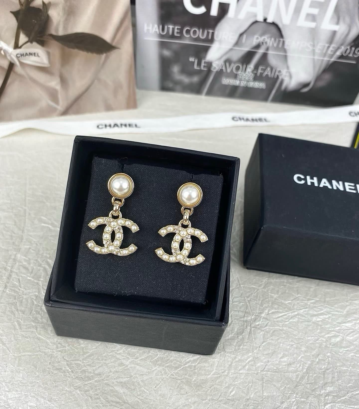 Chanel CC Logo Pearl Drop Earrings Chanel CC Logo Pearl Drop Earrings