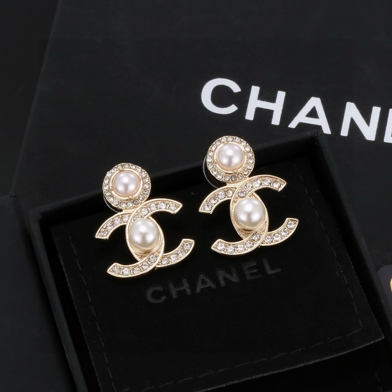 Chanel CC Logo Pearl Stud Earrings Chanel CC Logo Pearl Stud Earrings