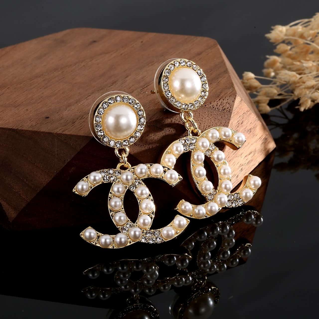 Chanel CC Logo Pearl Earrings Chanel CC Logo Pearl Earrings