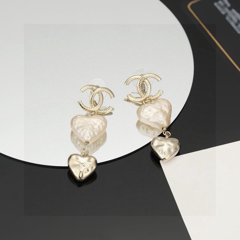 Chanel CC Heart Pearl Earrings Chanel CC Heart Pearl Earrings