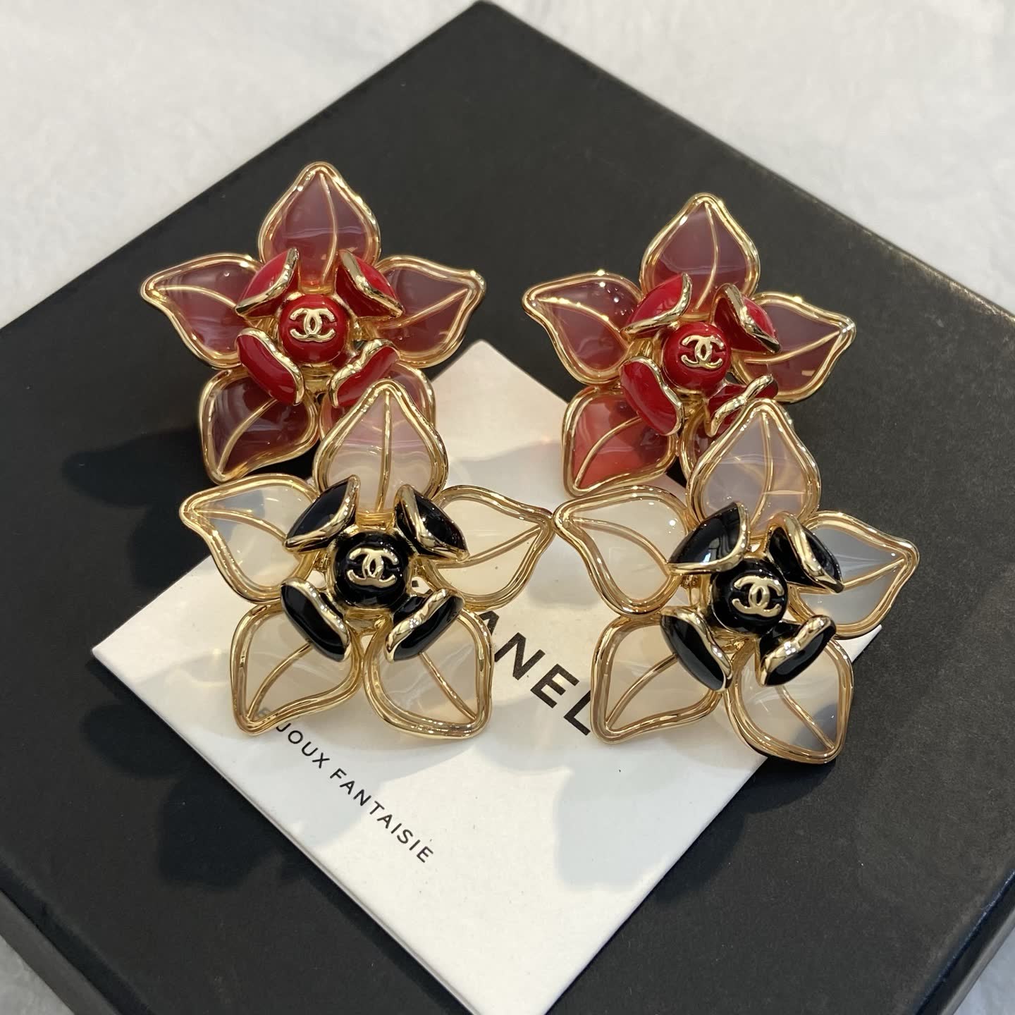 Chanel Jardin de Camélias Earrings Chanel Jardin de Camélias Earrings