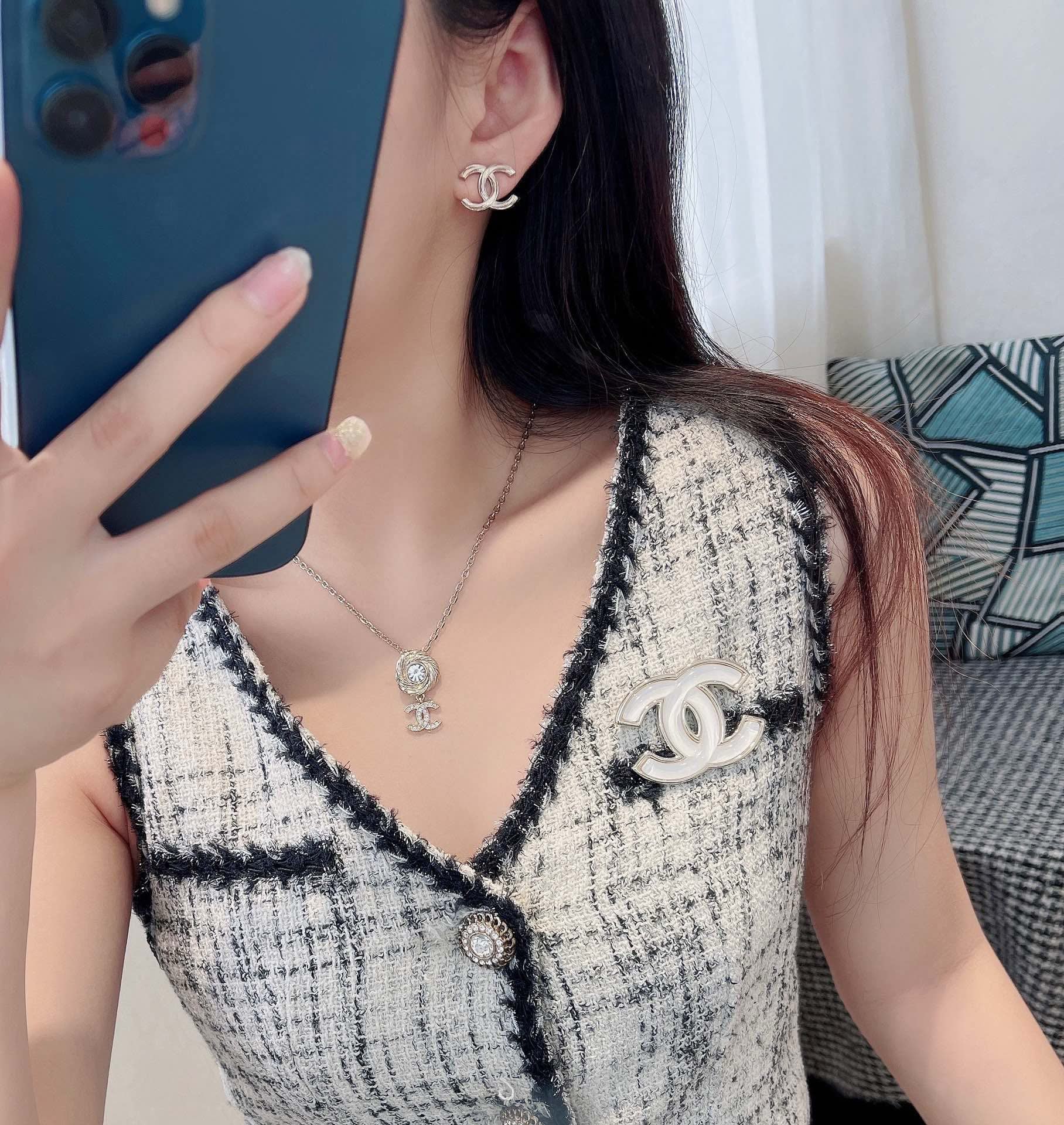 Chanel CC Logo Earrings Chanel CC Logo Earrings