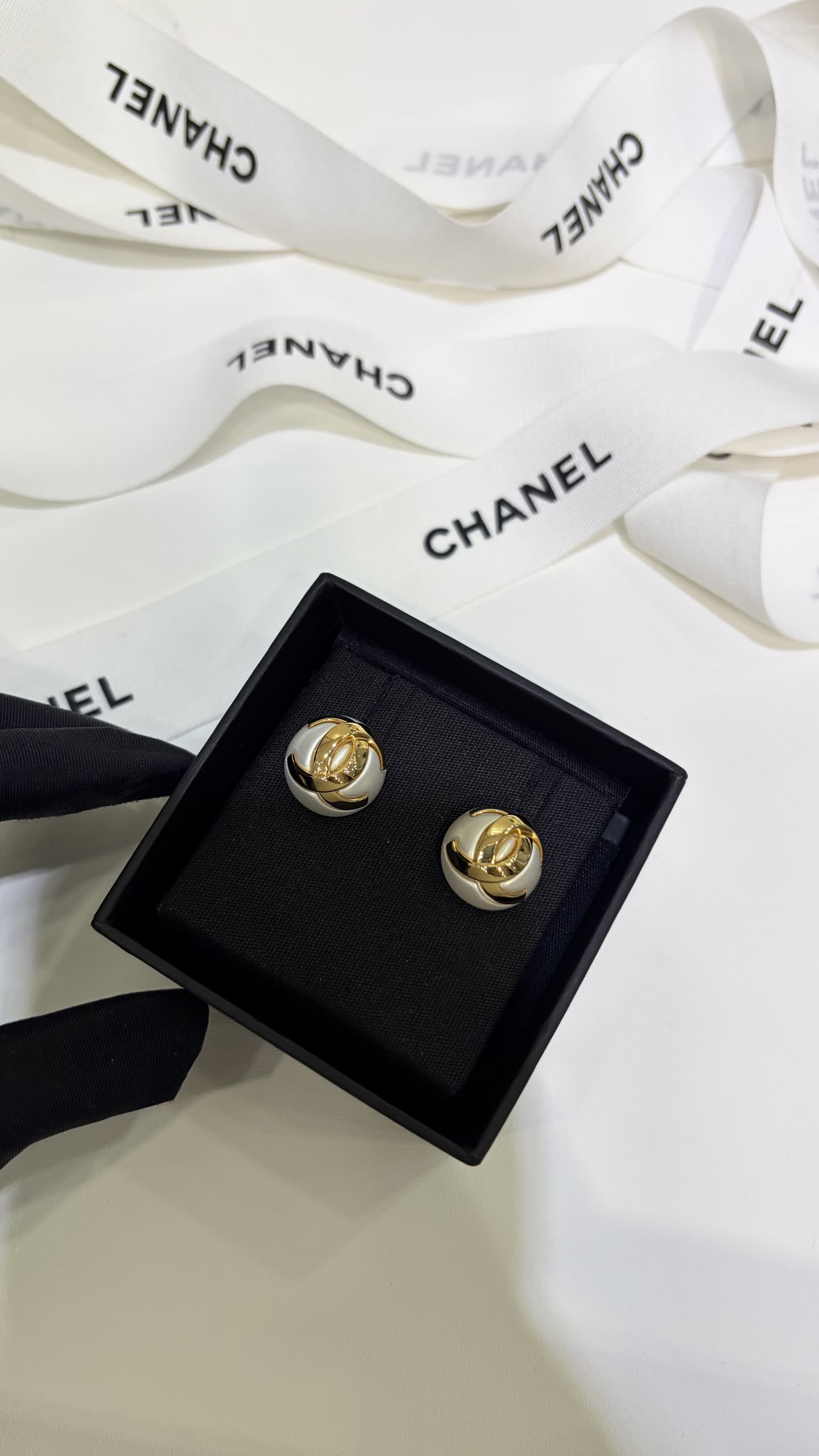 Chanel CC Logo Pearl Stud Earrings