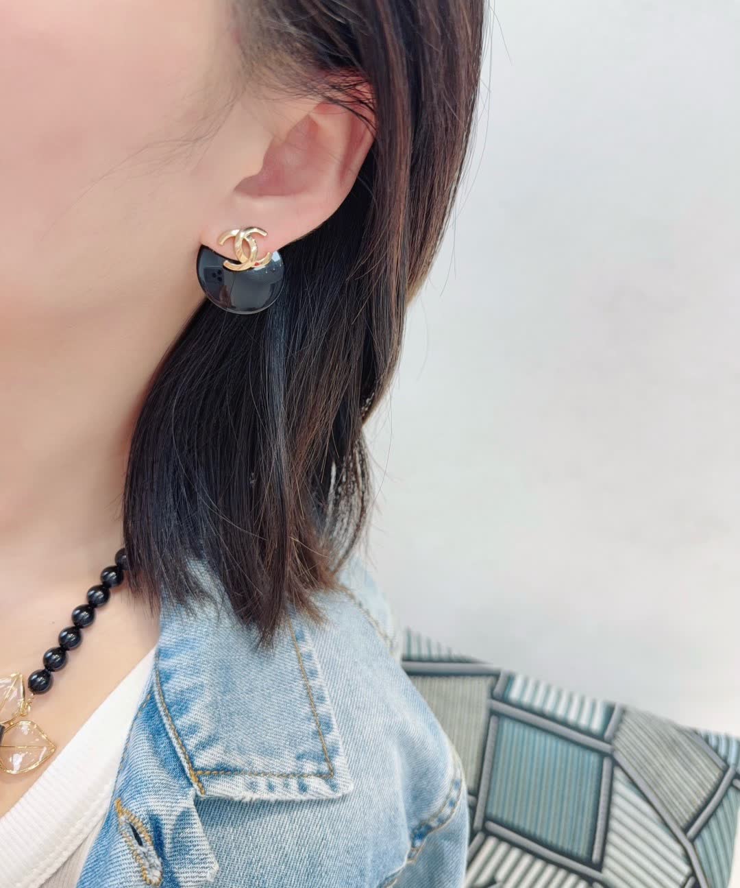 Chanel CC Logo Black Disc Earrings Chanel CC Logo Black Disc Earrings