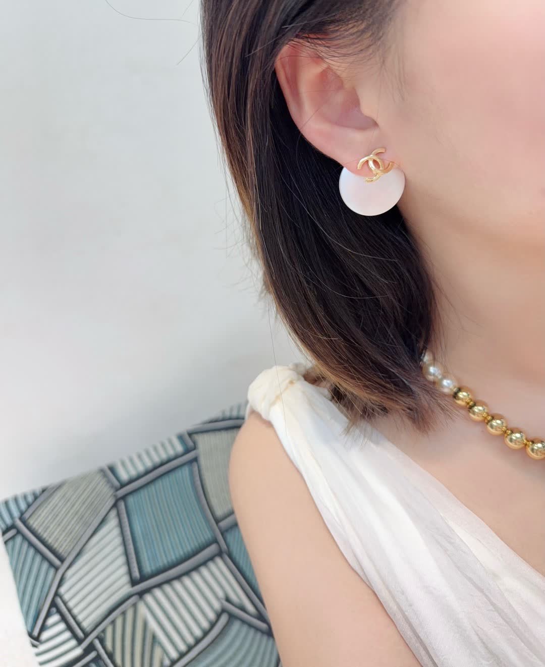 Chanel CC Logo White Pearl Earrings Chanel CC Logo White Pearl Earrings
