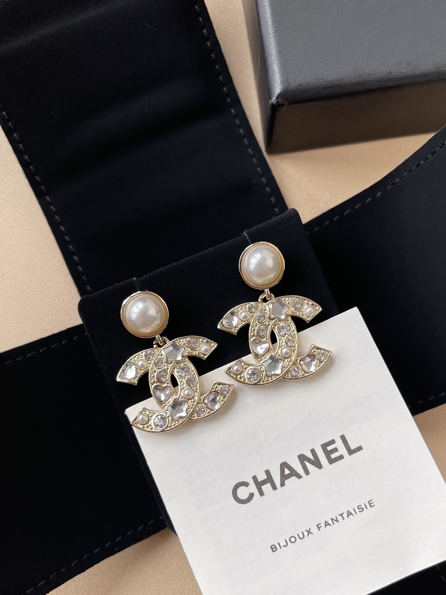 Chanel CC Logo Pearl Earrings