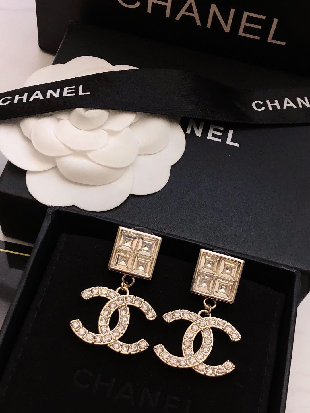 Chanel CC Logo Earrings Chanel CC Logo Earrings