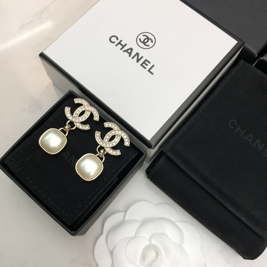 Chanel CC Logo Pearl Earrings