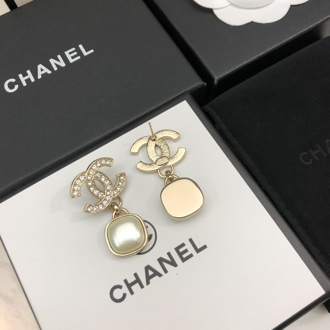 Chanel CC Logo Pearl Earrings