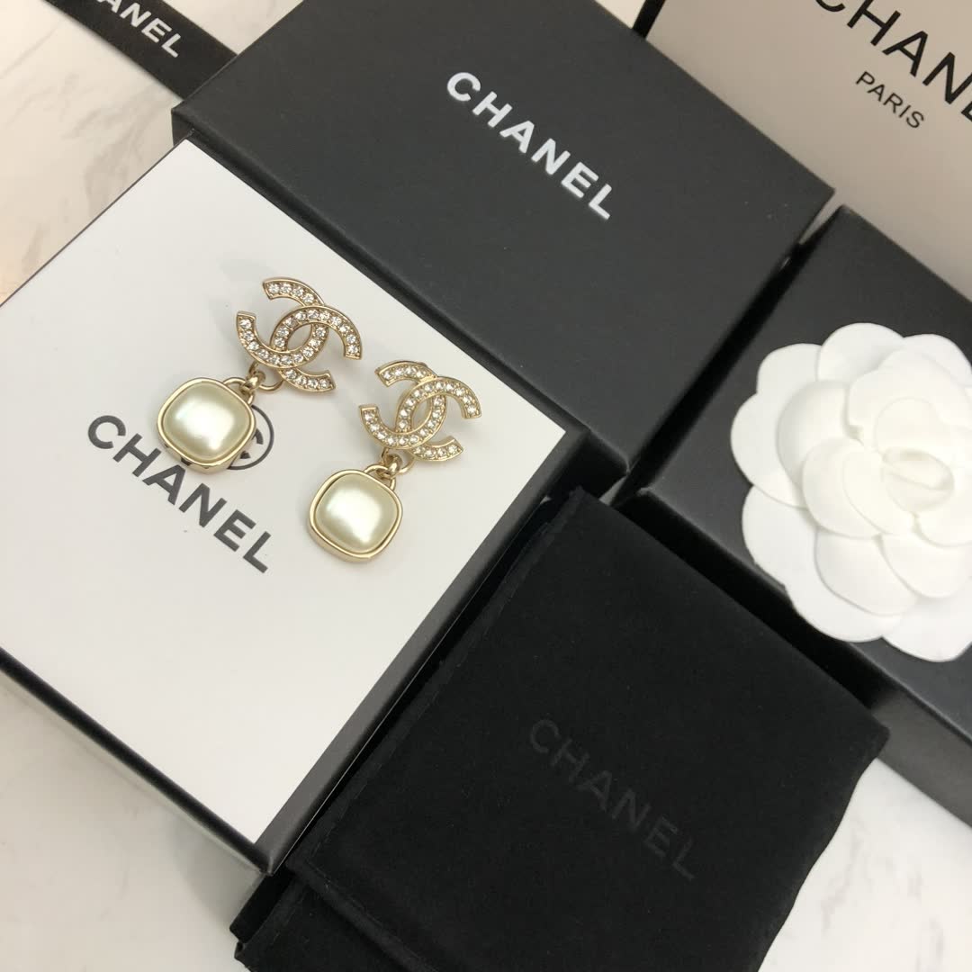 Chanel CC Logo Pearl Earrings