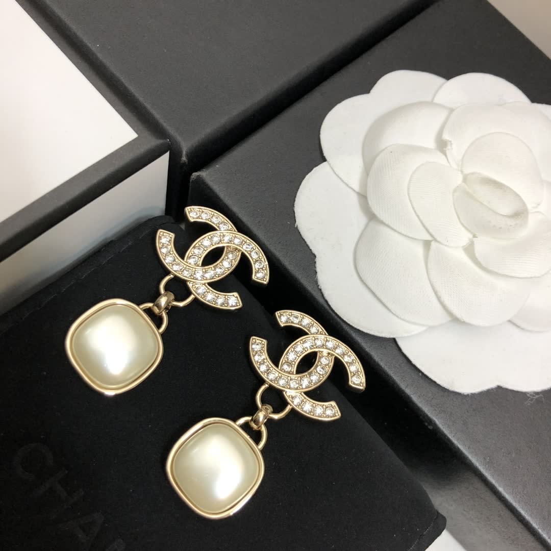 Chanel CC Logo Pearl Earrings