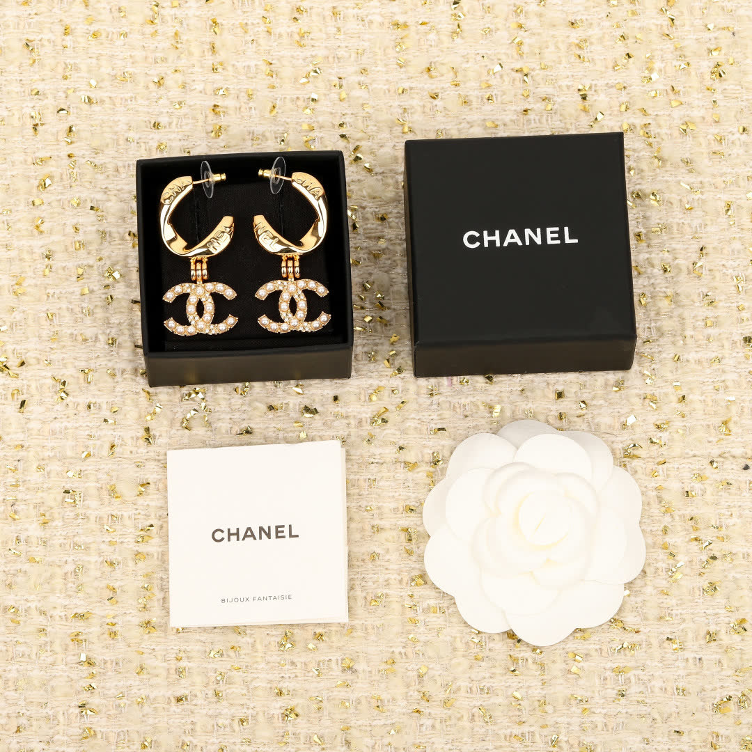 Chanel CC Logo Gold Tone Earrings Chanel CC Logo Gold Tone Earrings