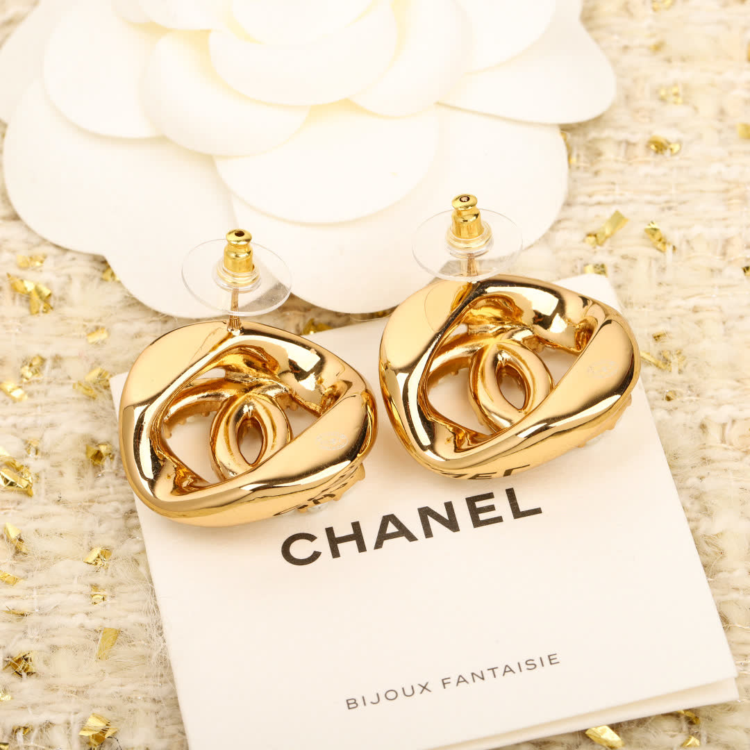 Chanel CC Logo Pearl Stud Earrings