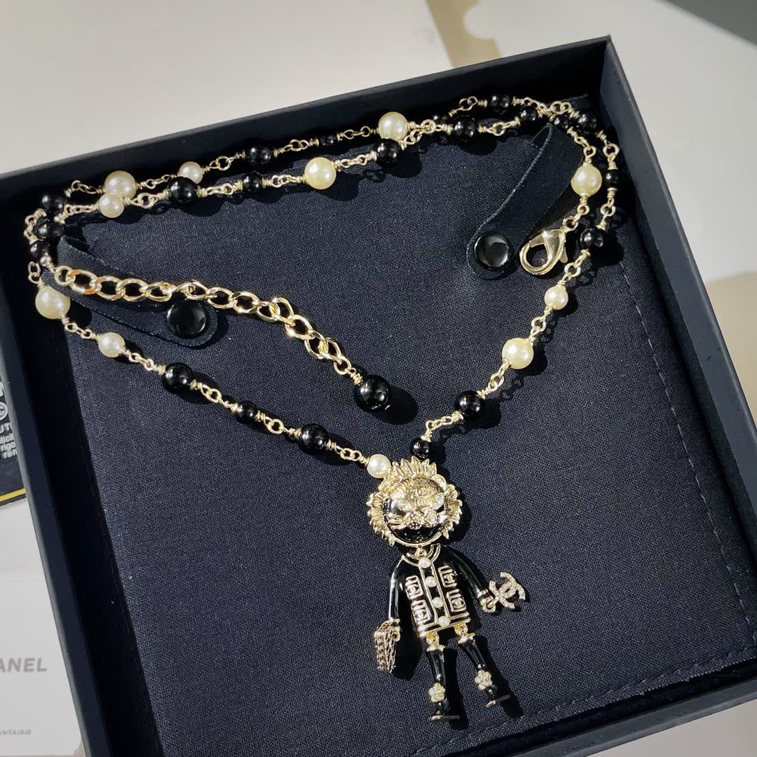 Chanel Earring with Pearls and Crystal Decoration