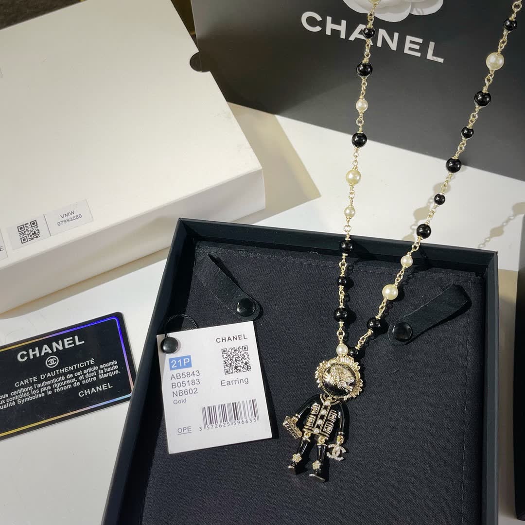 Chanel Earring with Pearls and Crystal Decoration