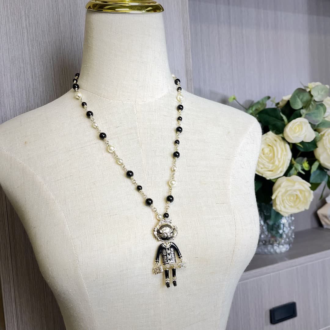 Chanel Earring with Pearls and Crystal Decoration