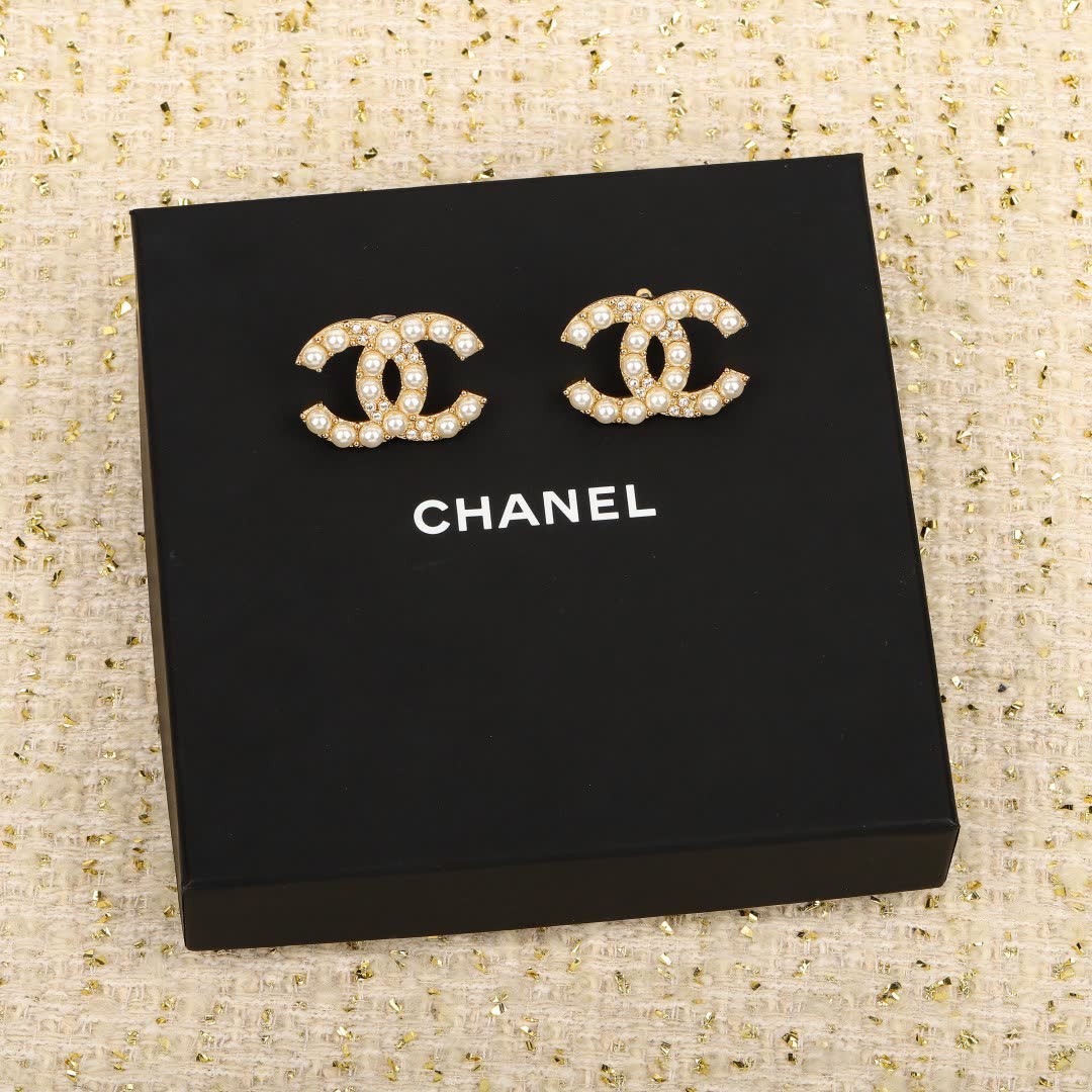 Chanel CC Pearl Stud Earrings Chanel CC Pearl Stud Earrings