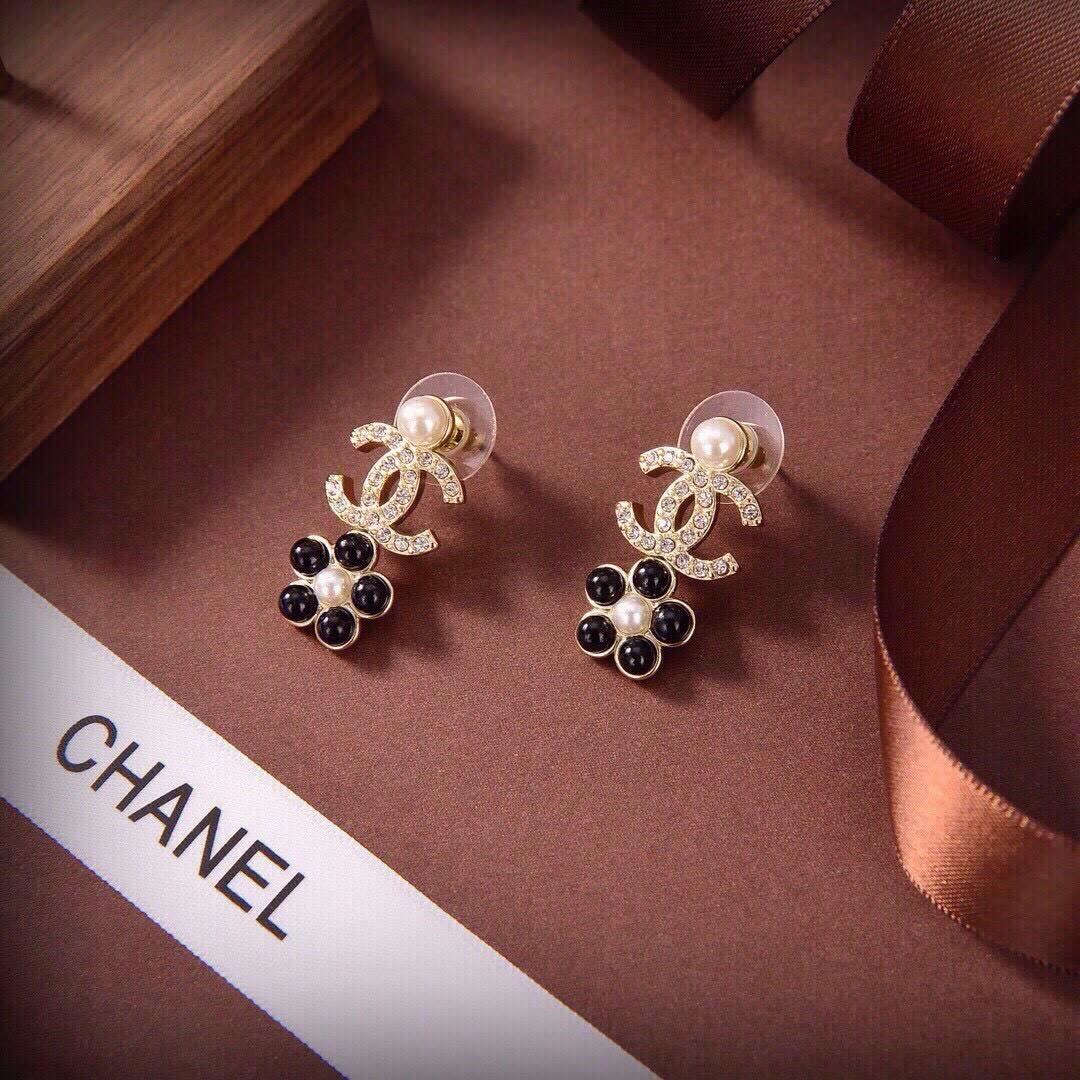 Chanel CC Logo Pearl Stud Earrings