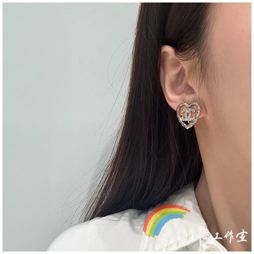 Chanel 25A Gold Heart Earrings with Crystal C