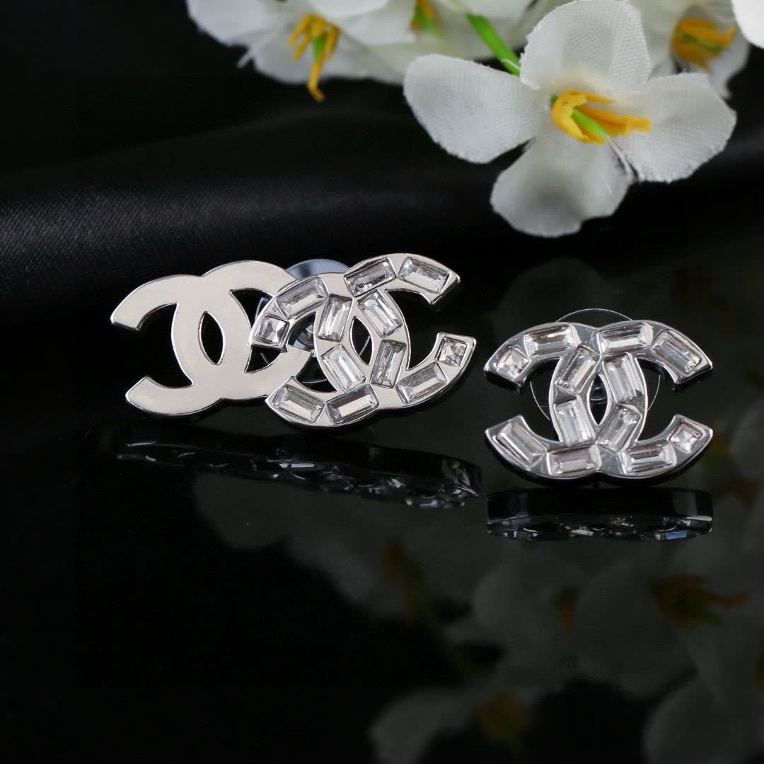 Chanel CC Logo Crystal Stud Earrings Chanel CC Logo Crystal Stud Earrings