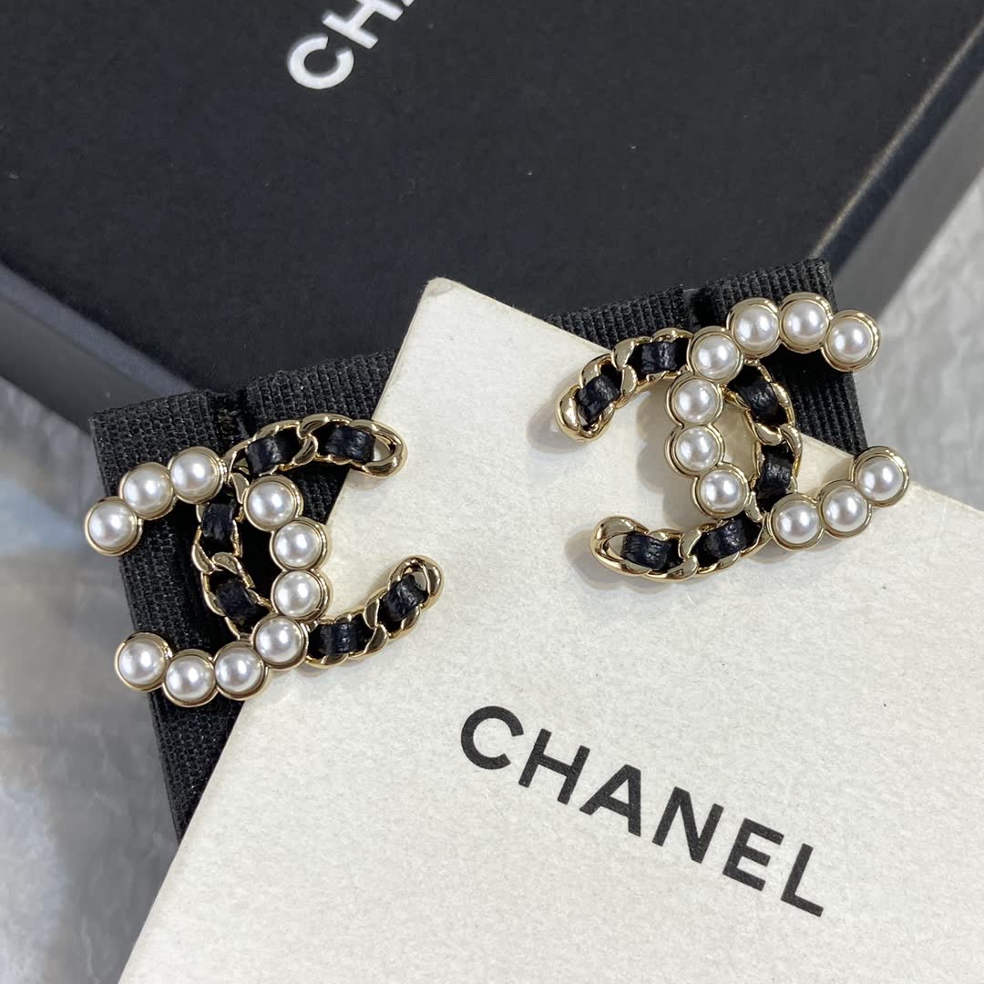 Chanel CC Logo Pearl Earrings