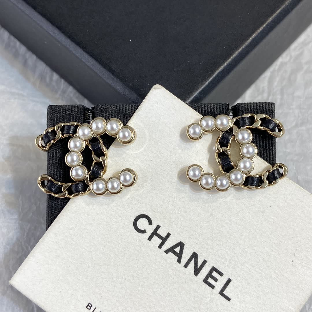 Chanel CC Logo Pearl Earrings