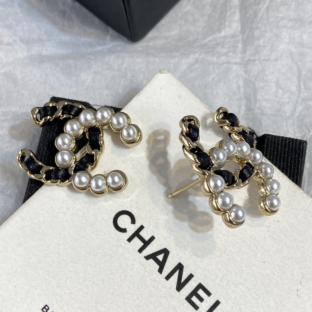 Chanel CC Logo Pearl Earrings