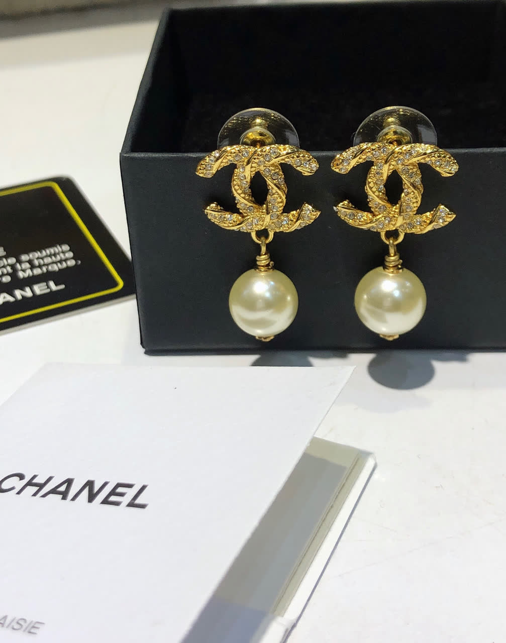 Chanel CC Logo Pearl Drop Earrings Chanel CC Logo Pearl Drop Earrings