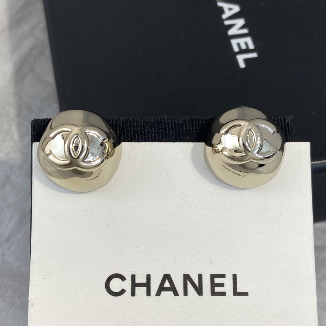 Chanel CC Logo Stud Earrings Chanel CC Logo Stud Earrings