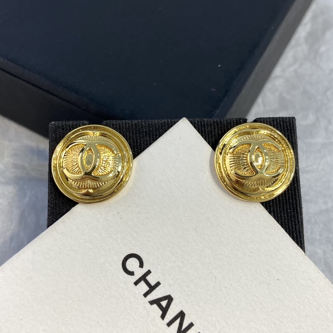 Chanel CC Logo Gold Tone Stud Earrings Chanel CC Logo Gold Tone Stud Earrings