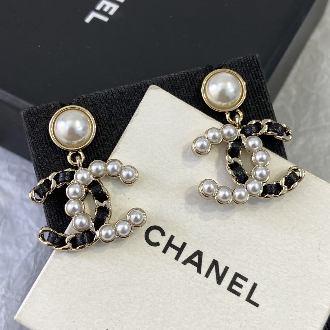 Chanel CC Logo Pearl Earrings