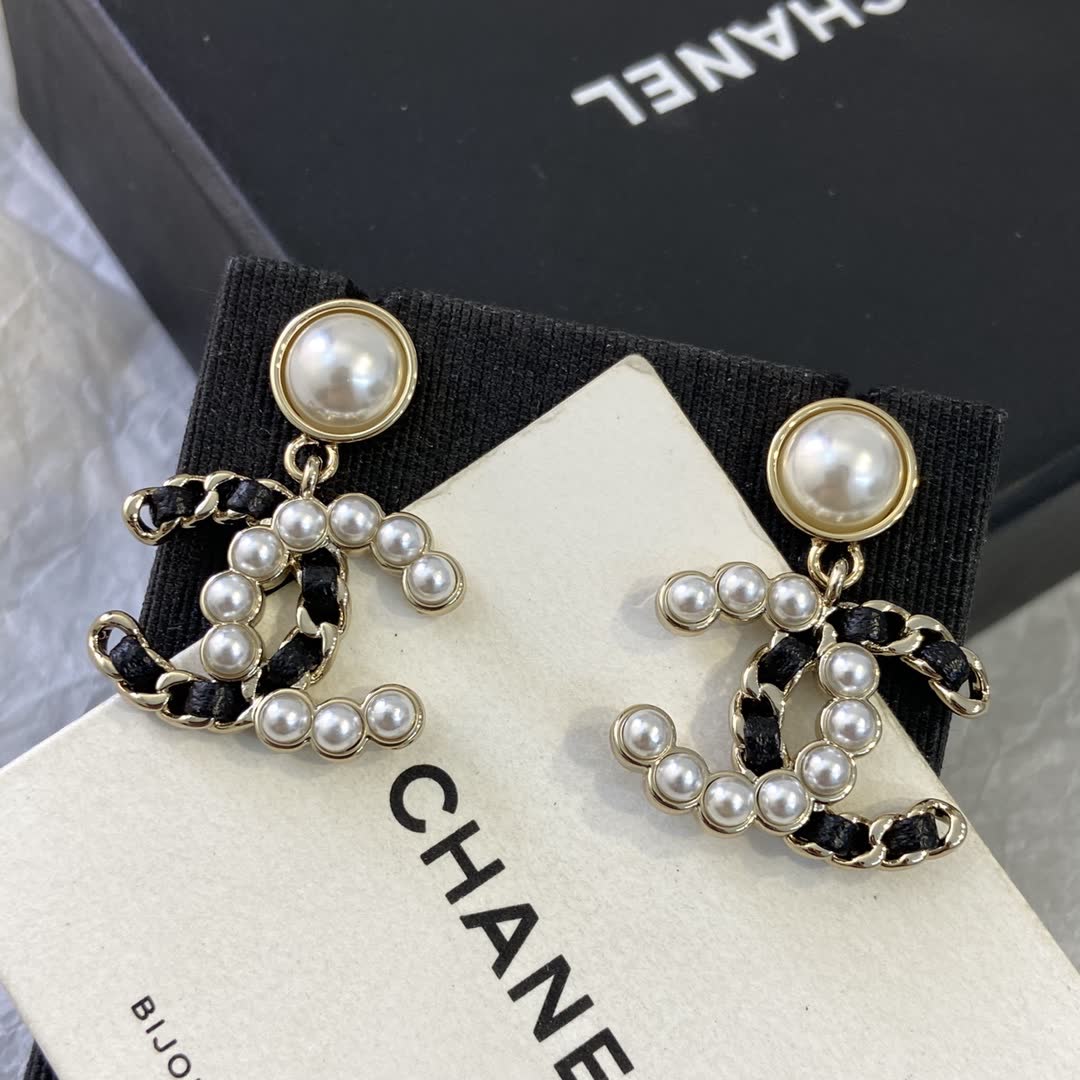 Chanel CC Logo Pearl Earrings