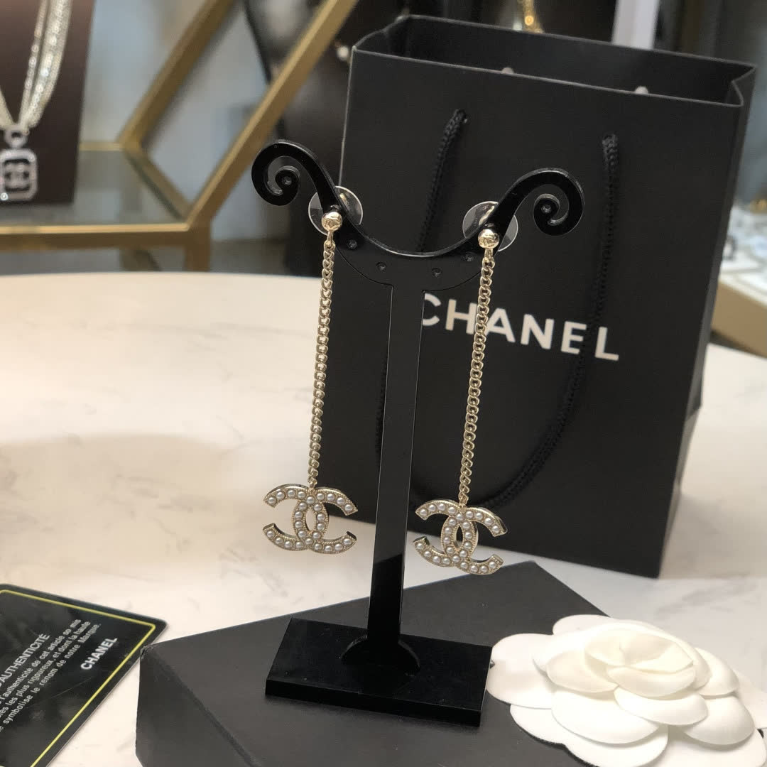 Chanel CC Logo Pearl Earrings Chanel CC Logo Pearl Earrings