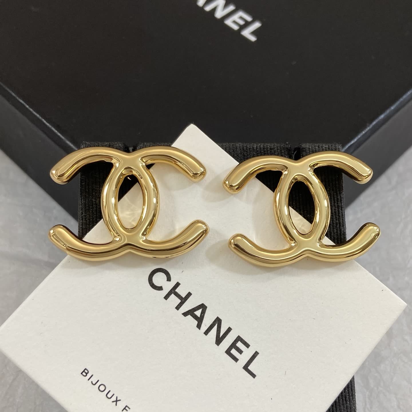 Chanel CC Logo Clip-on Earrings Chanel CC Logo Clip-on Earrings