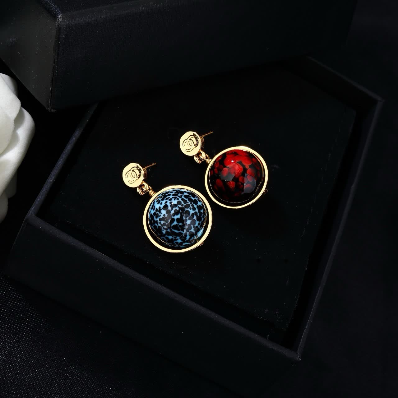 Chanel 2026 Spring/Summer Metal and Synthetic Pearl Drop Earrings