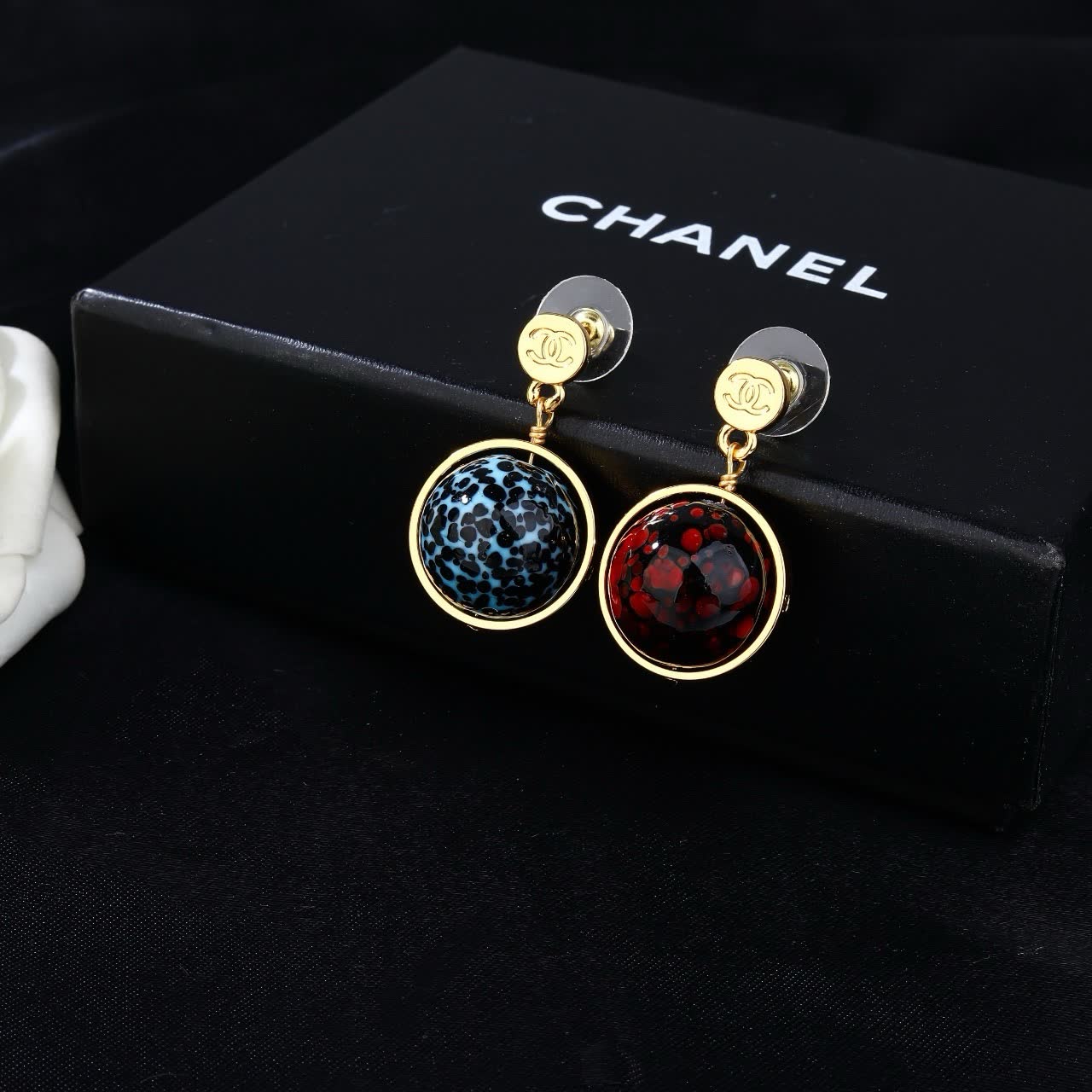 Chanel 2026 Spring/Summer Metal and Synthetic Pearl Drop Earrings