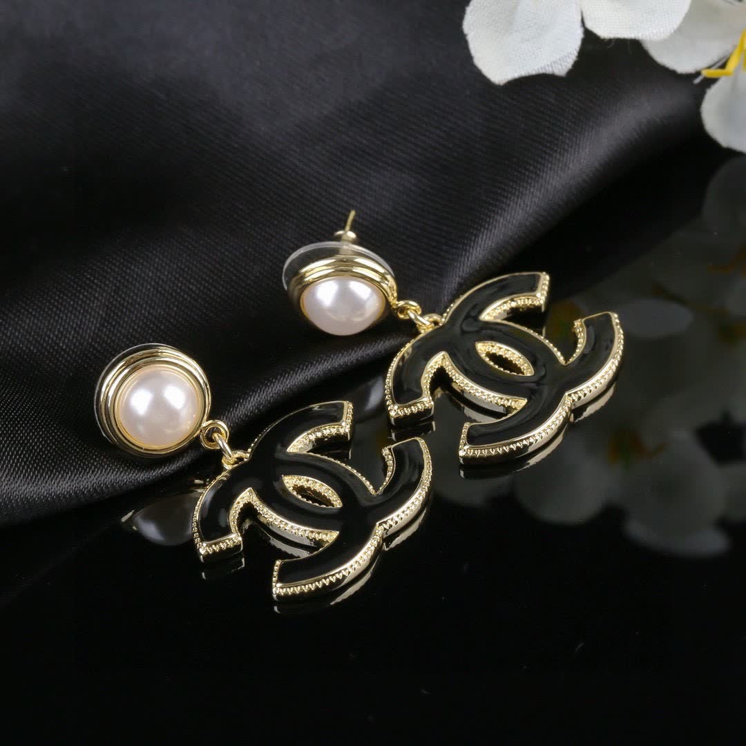 Chanel CC Logo Pearl Stud Earrings