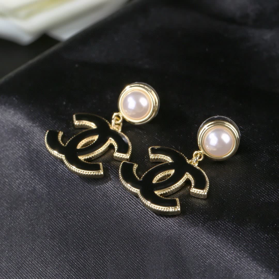 Chanel CC Logo Pearl Stud Earrings