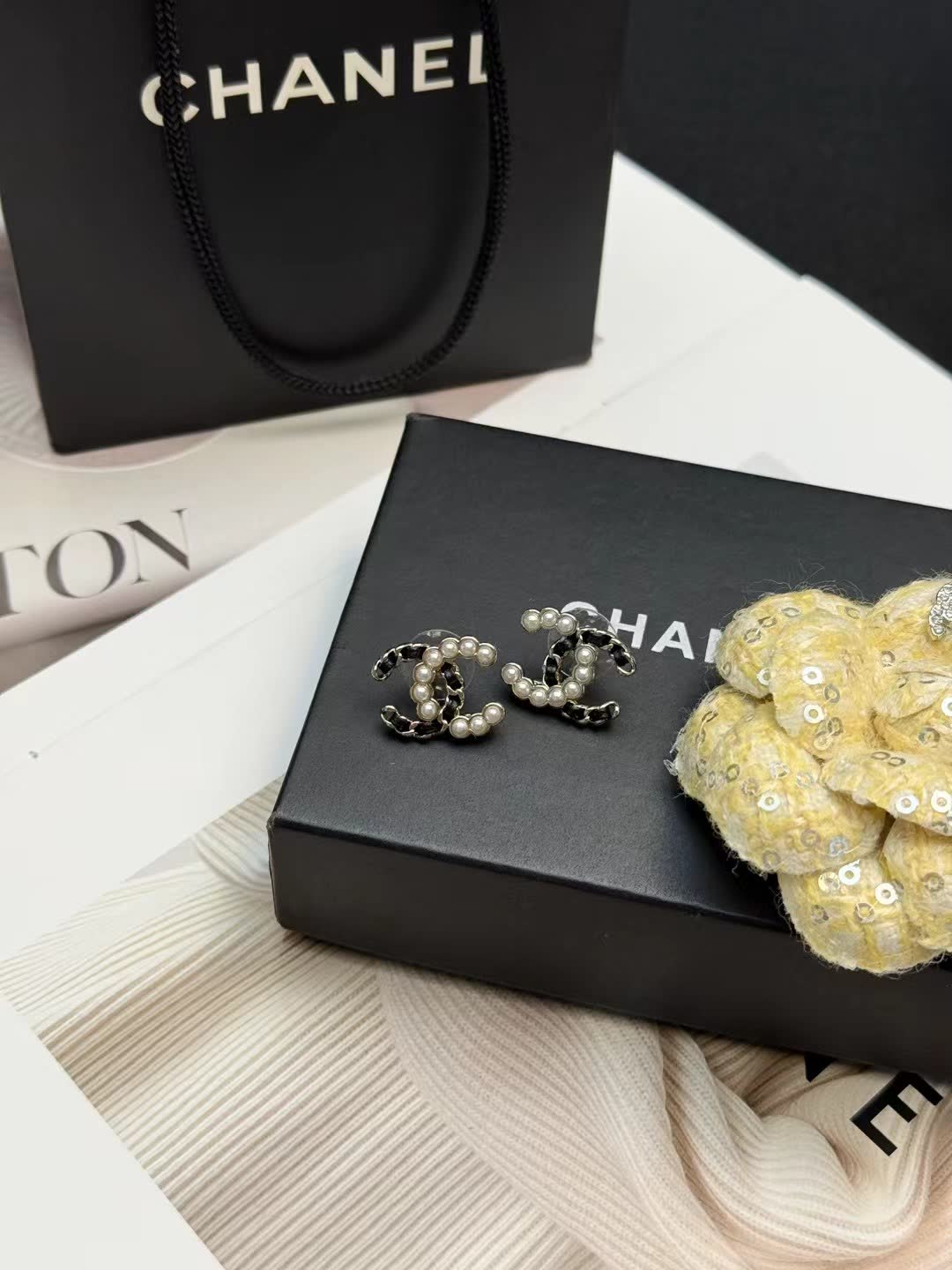 Chanel CC Logo Pearl Stud Earrings