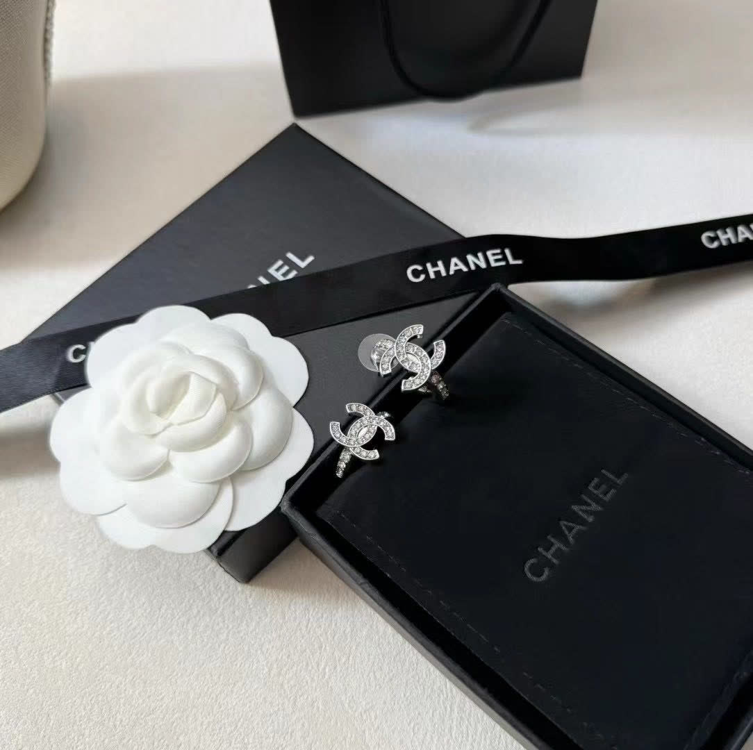 Chanel Silver Tone Crystal Stud Earring