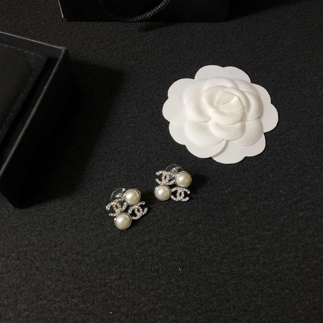 Chanel 2025 Spring/Summer Earrings
