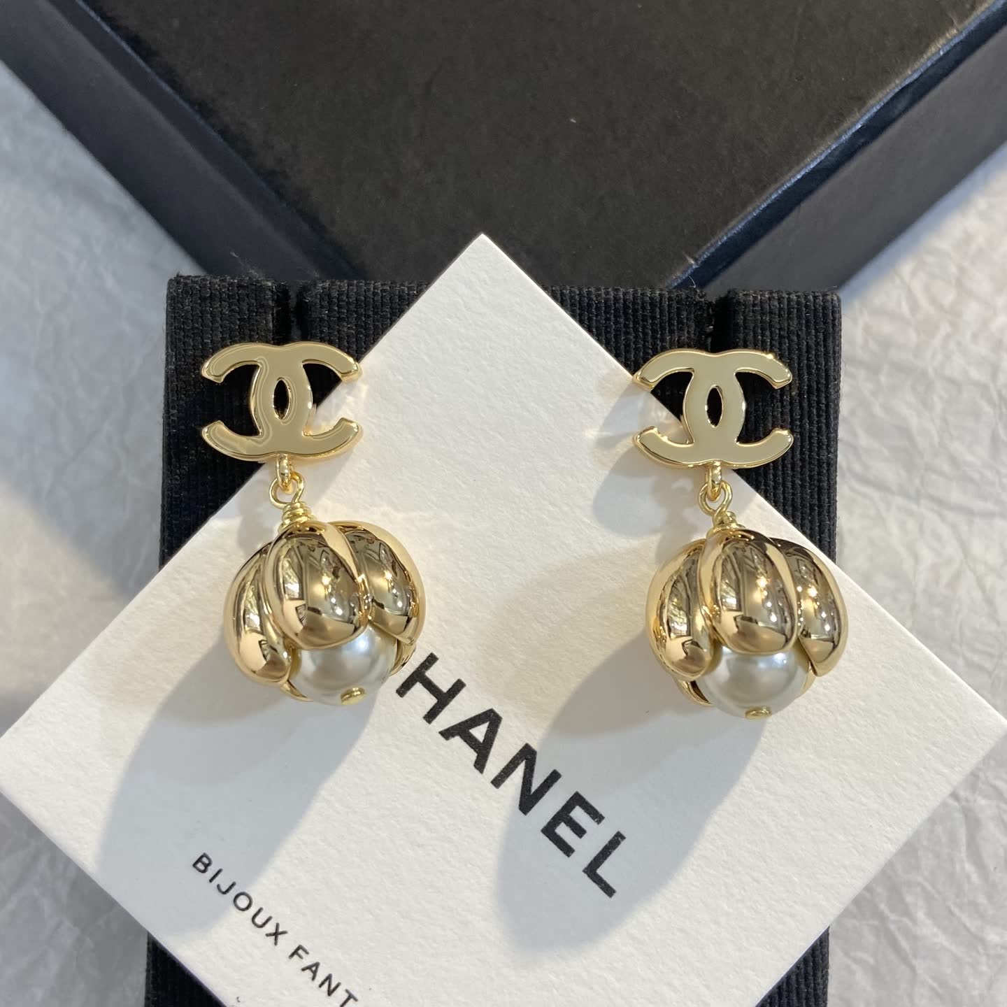 Chanel Gold CC Logo Pearl Earrings Chanel Gold CC Logo Pearl Earrings