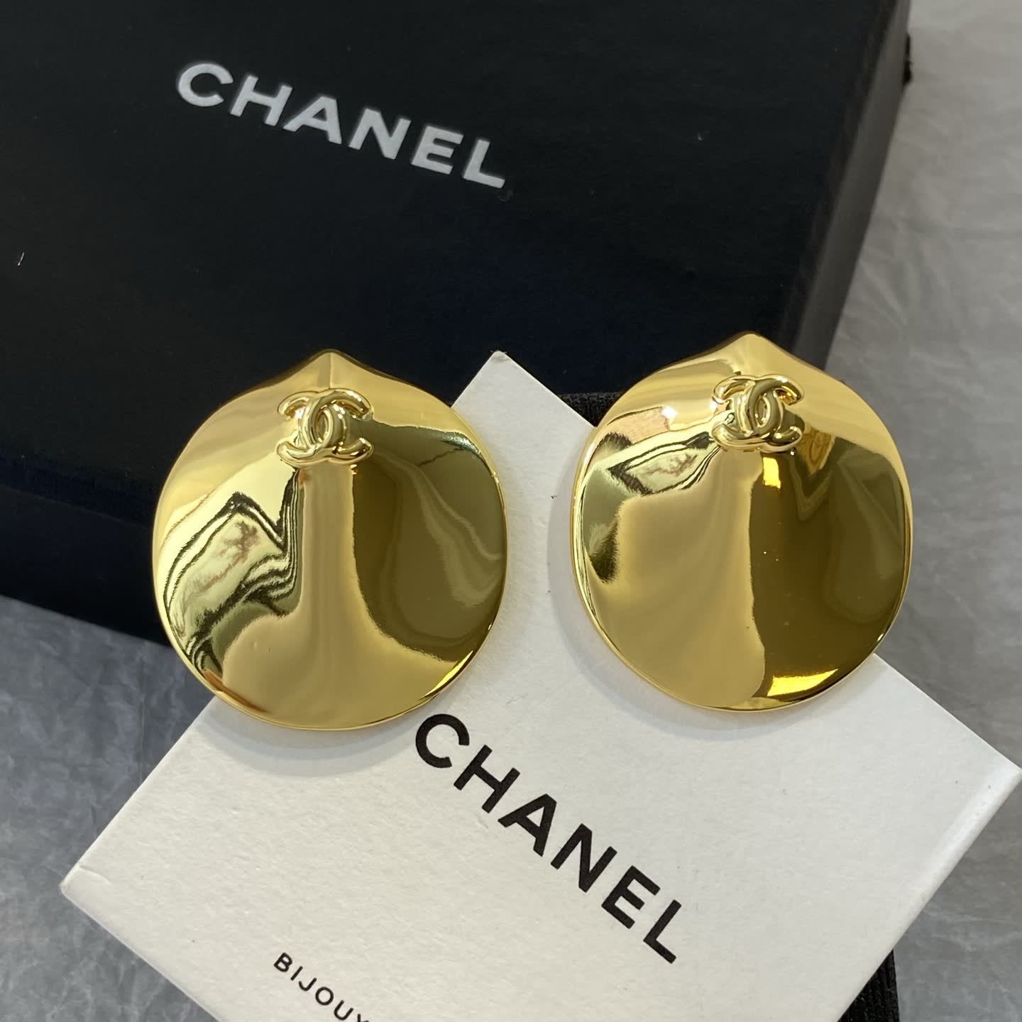 Chanel CC Logo Gold Disc Earrings Chanel CC Logo Gold Disc Earrings