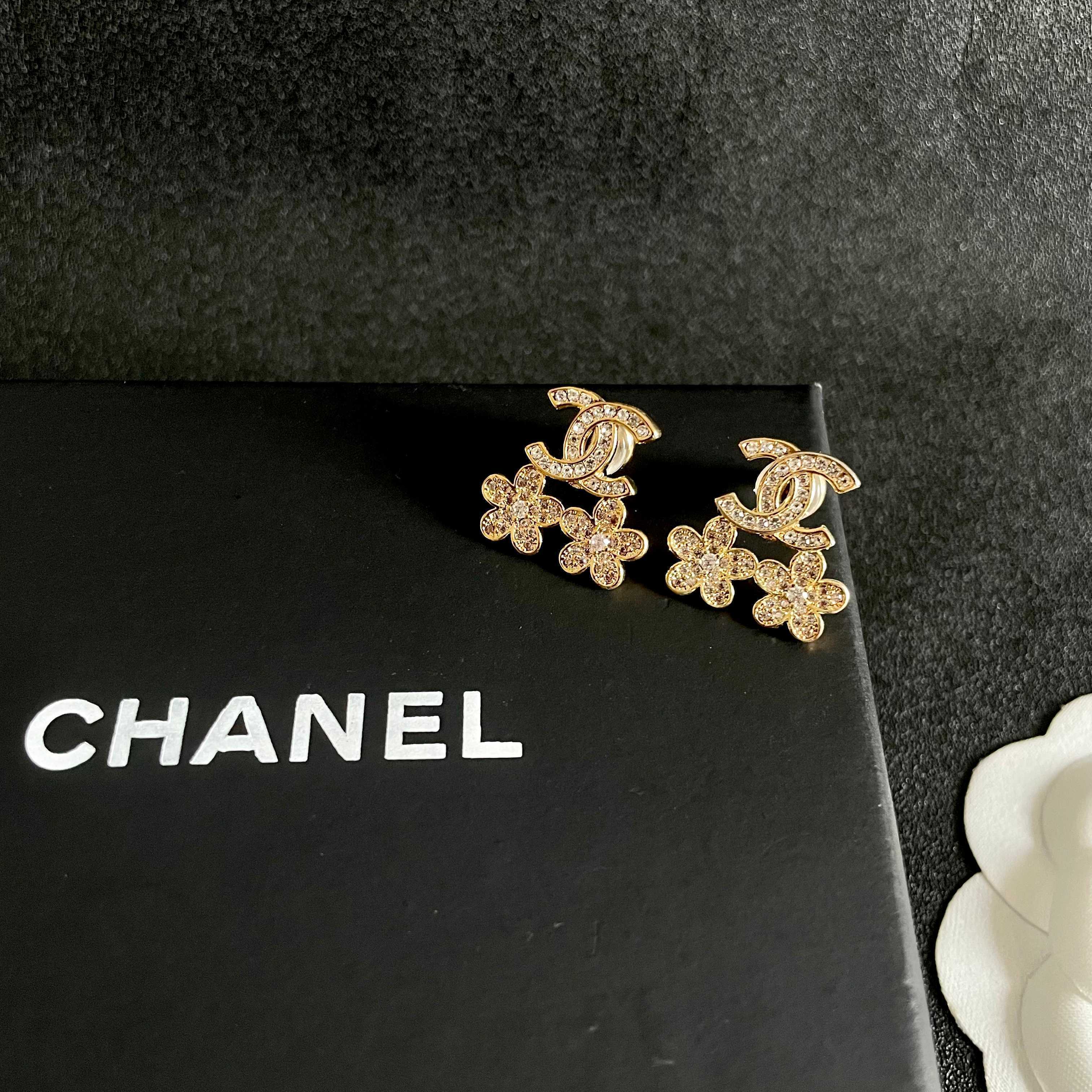 Chanel CC Logo & Flower Stud Earrings