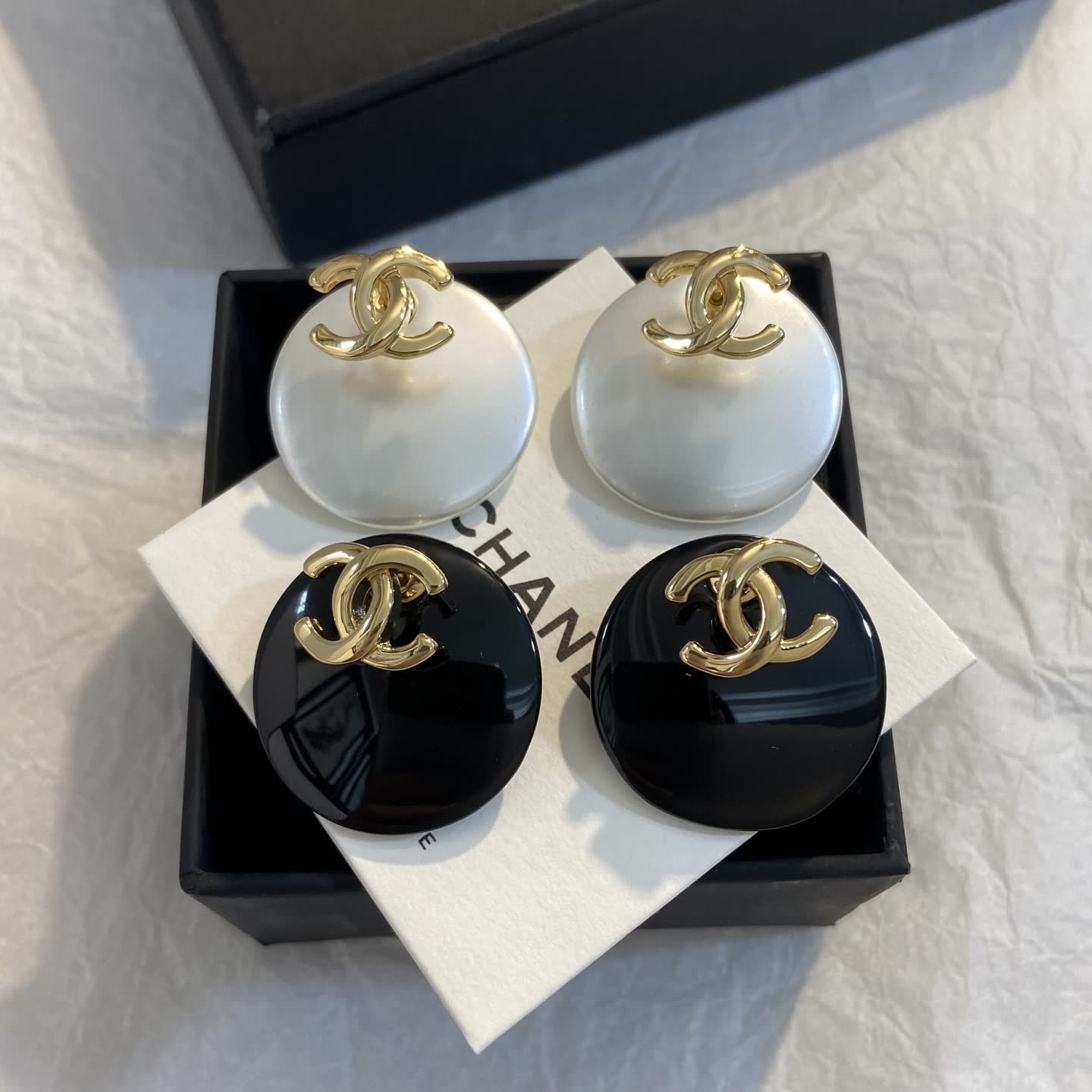 Chanel CC Logo Round Earrings Chanel CC Logo Round Earrings