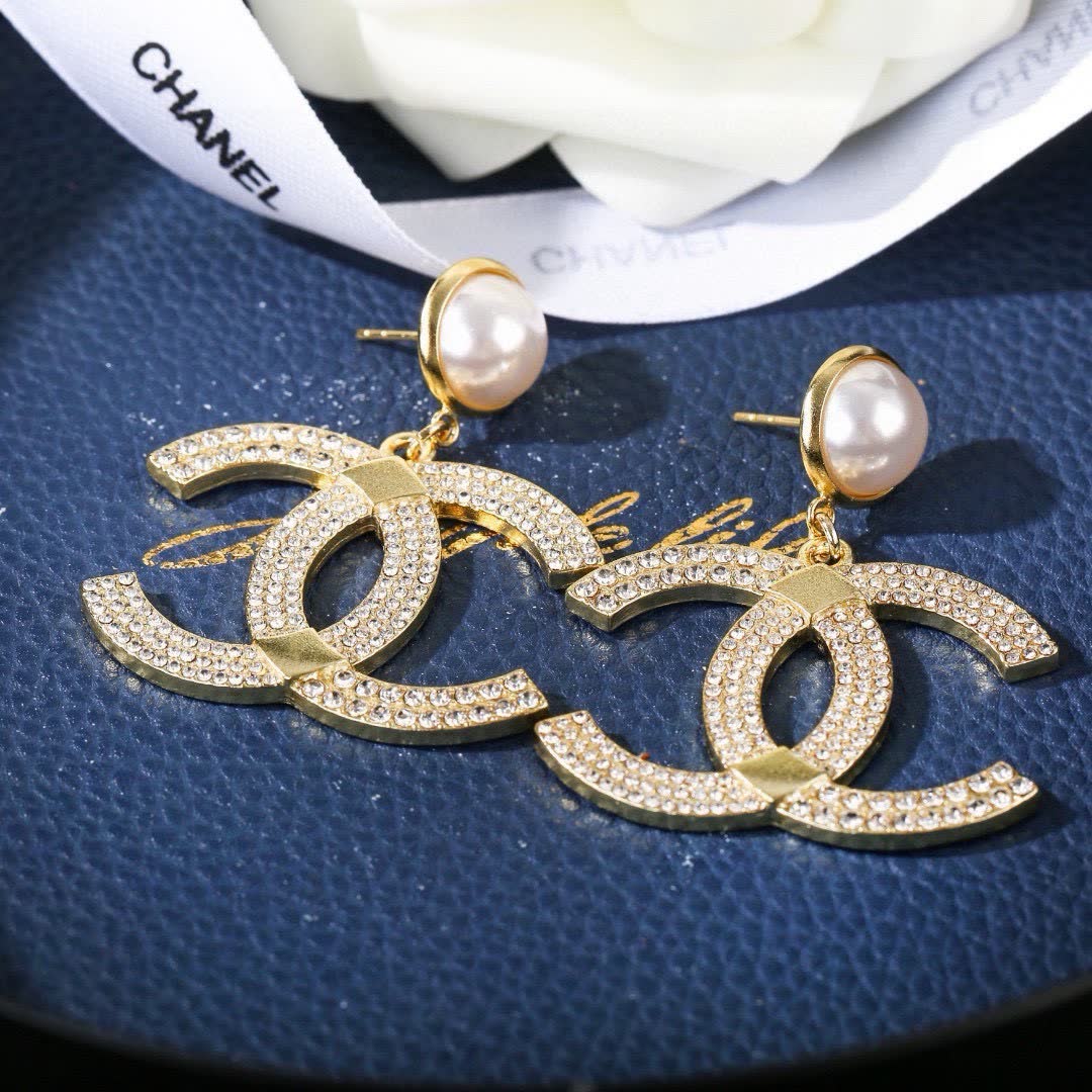 Chanel CC Logo Pearl Earrings Chanel CC Logo Pearl Earrings