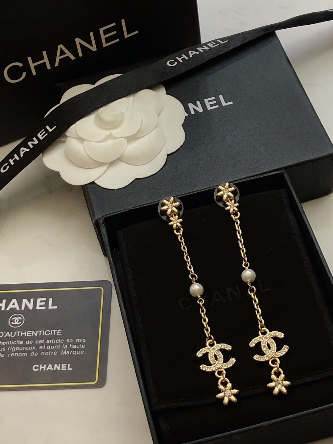 Chanel CC Logo Pearl Earrings Chanel CC Logo Pearl Earrings