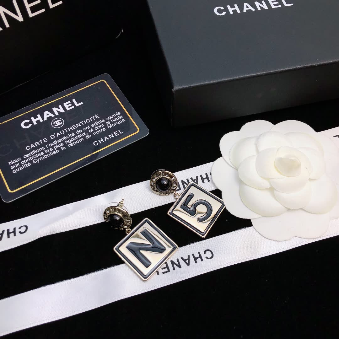 Chanel CC Logo Earrings Chanel CC Logo Earrings