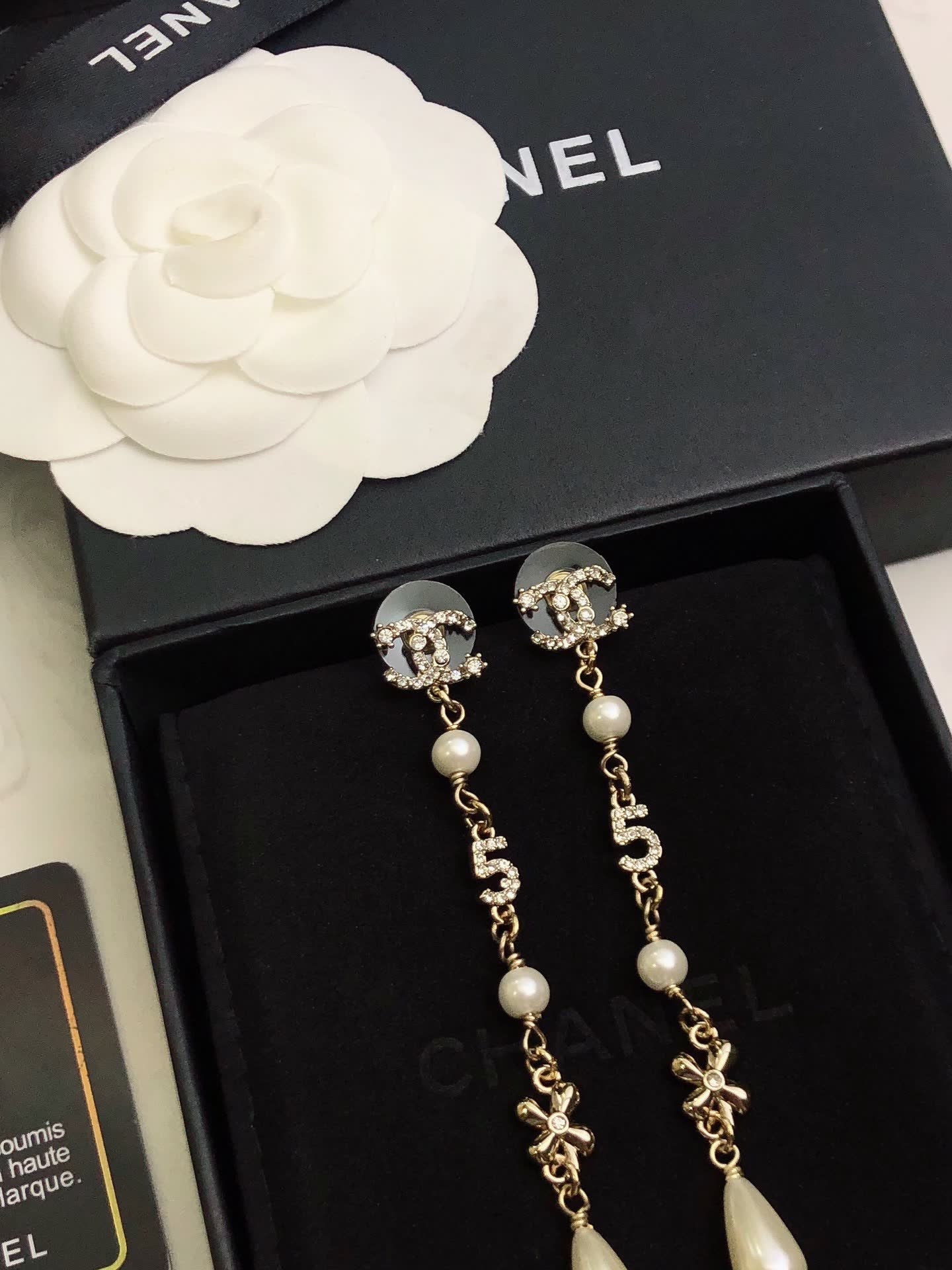 Chanel CC Logo Pearl Drop Earrings Chanel CC Logo Pearl Drop Earrings