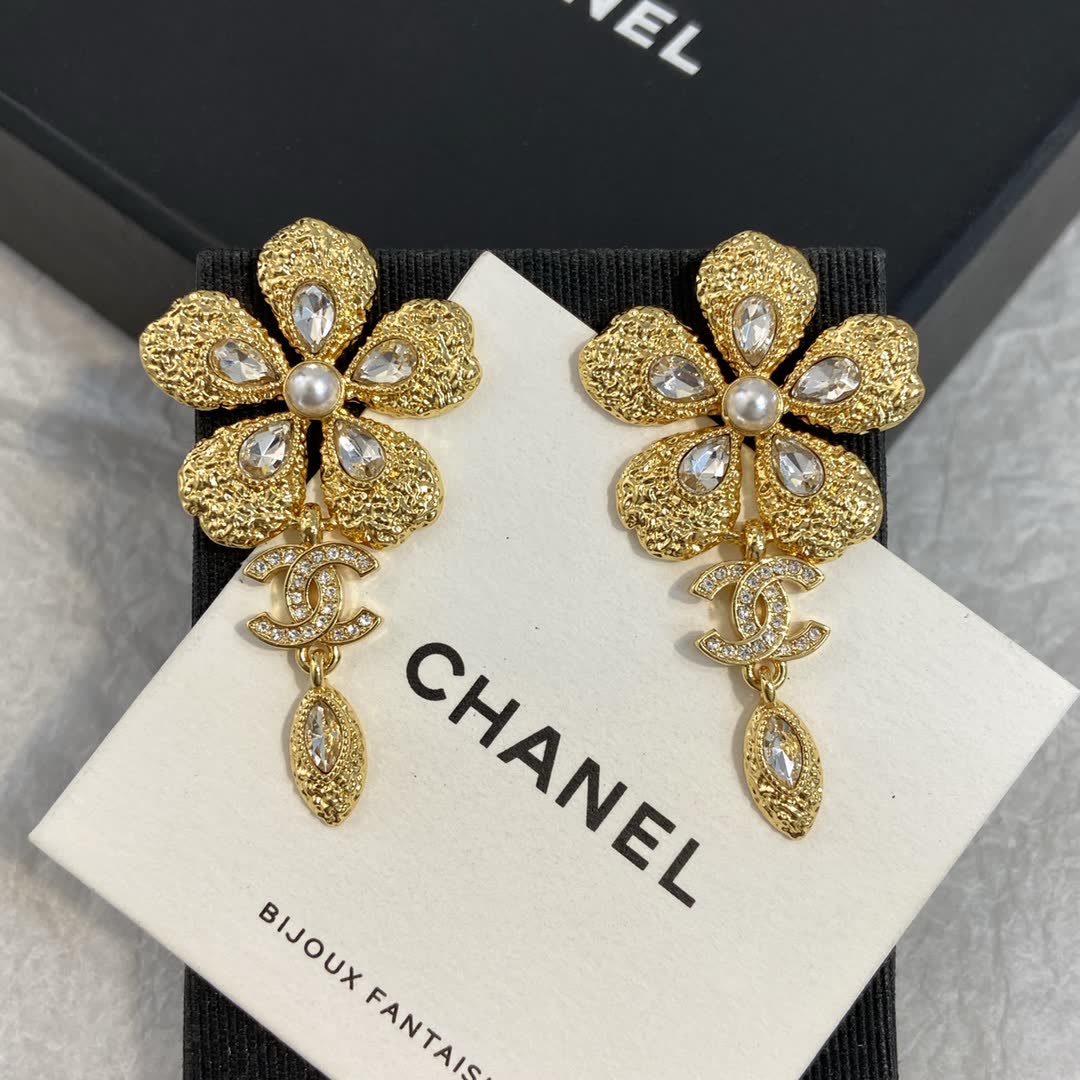 Chanel Gold-tone Crystal Flower Earrings Chanel Gold-tone Crystal Flower Earrings